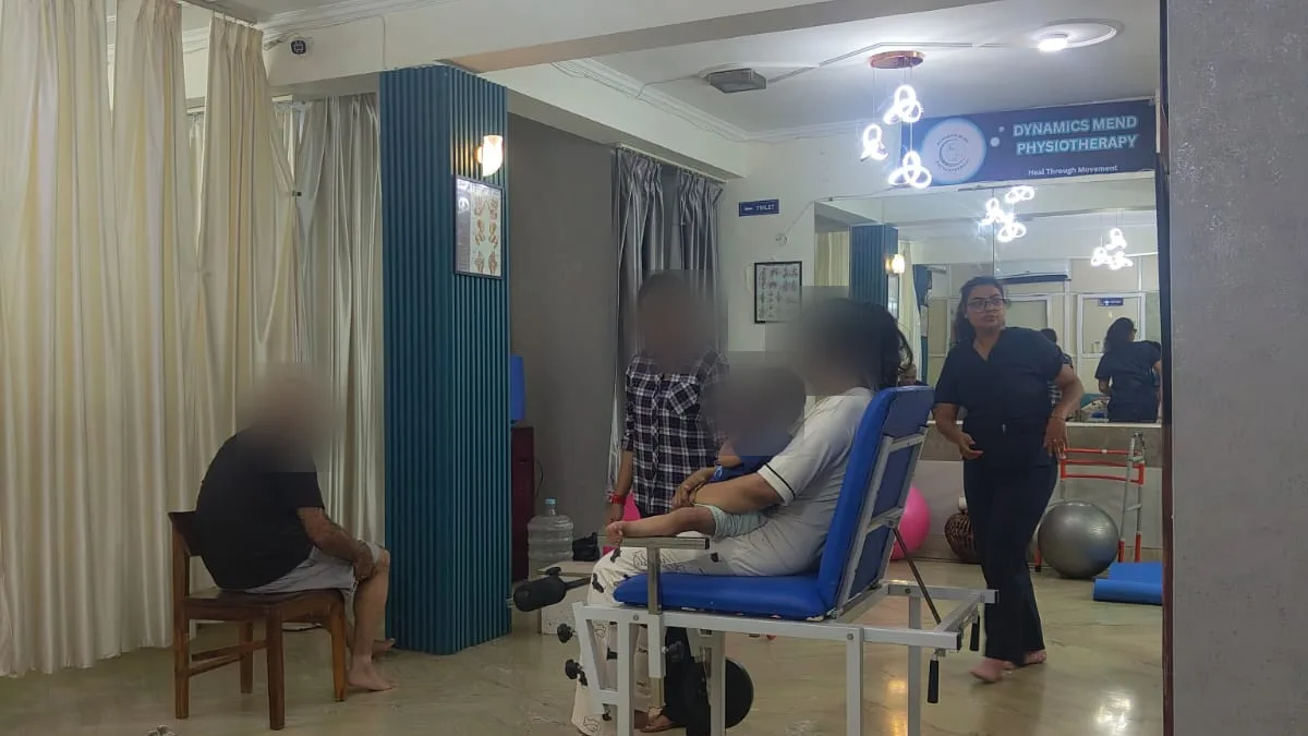 Dynamics Mend Physiotherapy clinic interior at Sector 52 Noida with treatment and exercise area