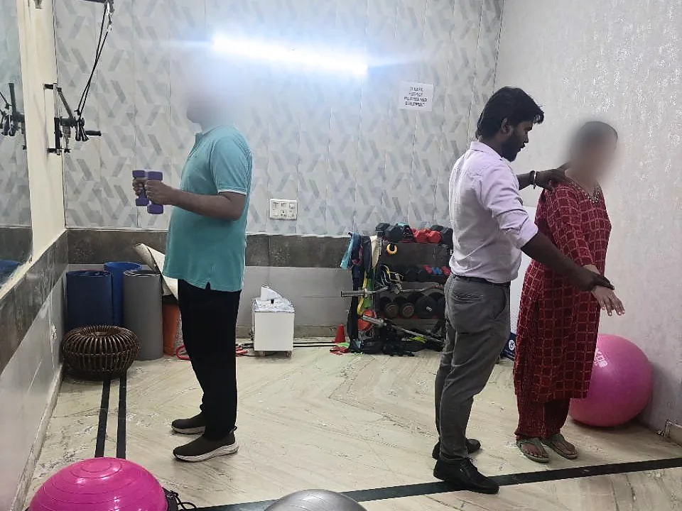 Physiotherapist guiding a patient through an exercise in the Dynamics Mend exercise room, Sector 52 Noida